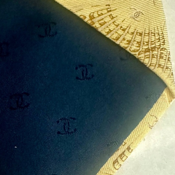 Chanel Gold/Yellow Seashell Necktie 👔 w CC logo detail throughout